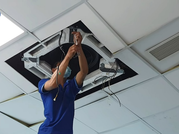 Vệ sinh máy lạnh âm trần tại bình dương